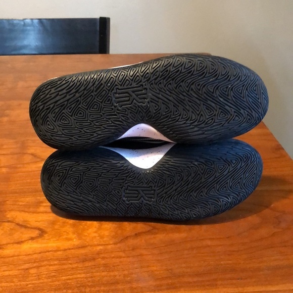 Kyrie flytrap IV CT5537-001 - Picture 7 of 9